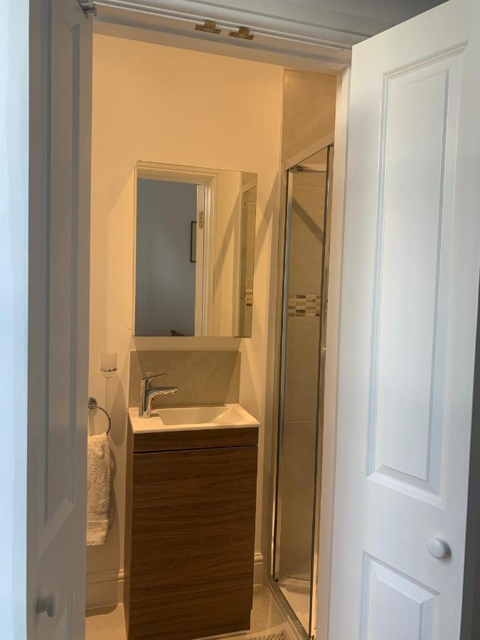 Beautiful One Bedroom Flat In The Heart Of Notting Hill Gate Лондон Екстериор снимка